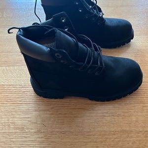 Size 4.  Black Timberland Boots!! Like new !! Nothing wrong with them!